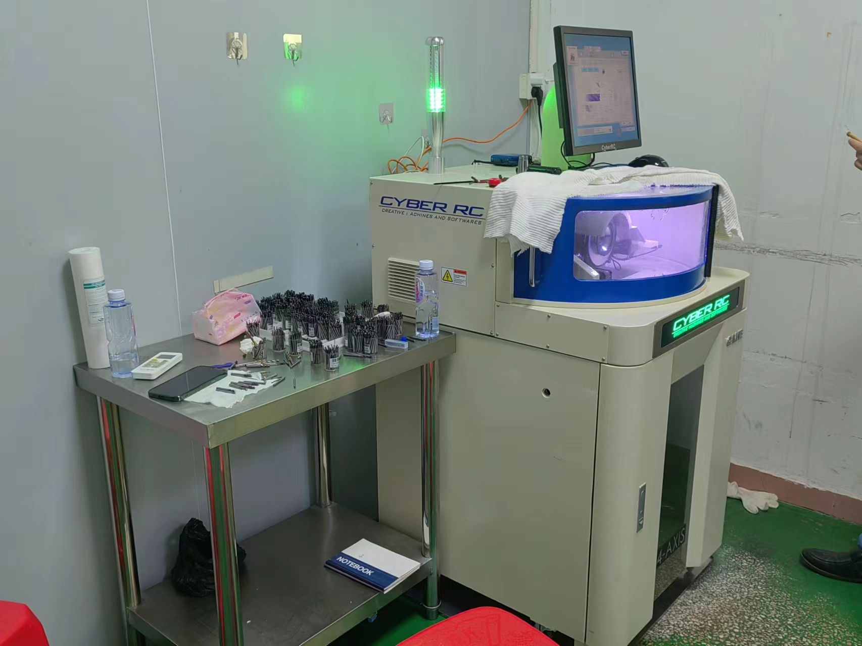 東莞港進表業(yè)四軸磨刀機交機現(xiàn)場